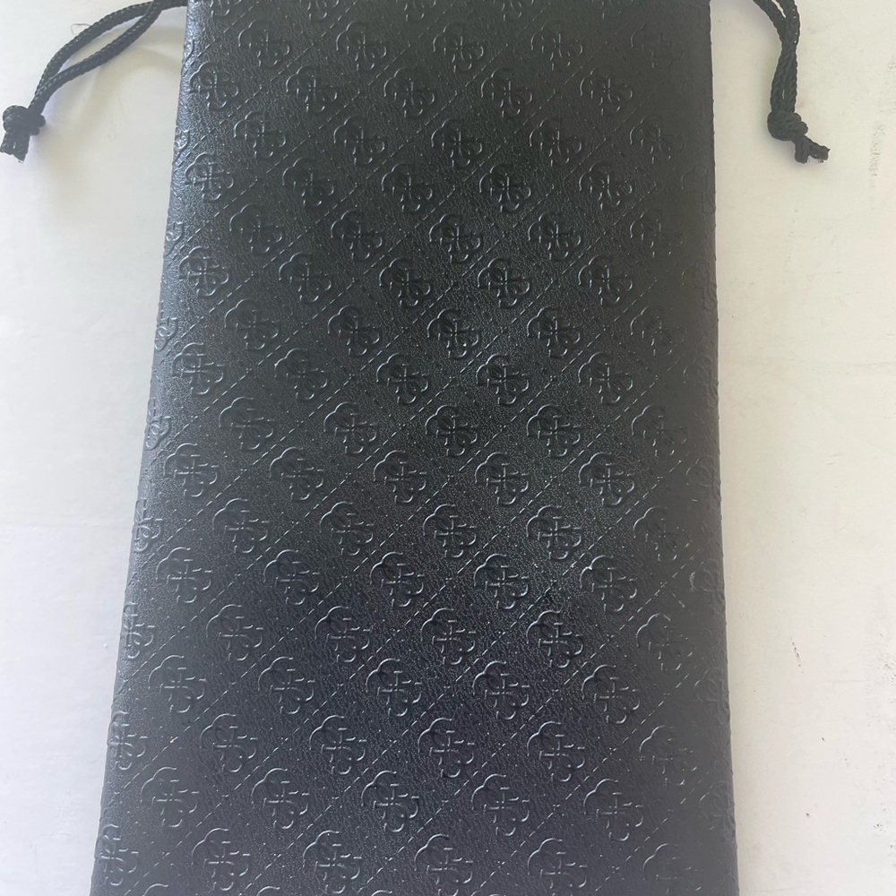 Guess Eyeglass/ Sunglass Case Black Soft Case with Logo - Picture 4 of 4